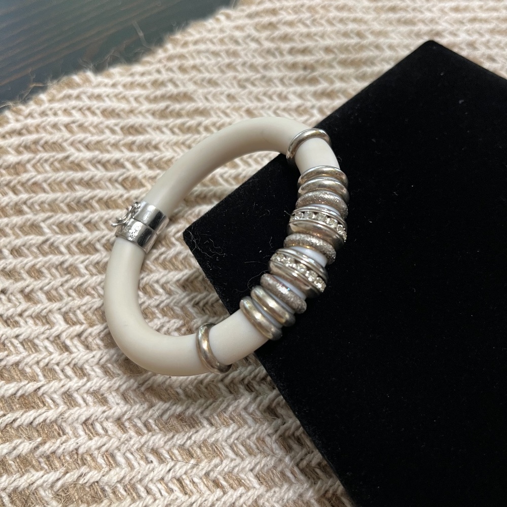 E Pearl 925 Silver Silicone Bracelet